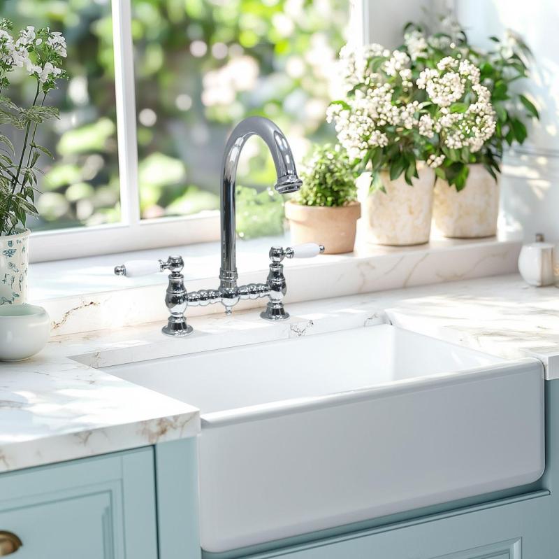 PB Torneira de Cozinha Nostálgica para Pia, Cromada, Bico Redondo com Alças Brancas PBN.CHR.R.WH