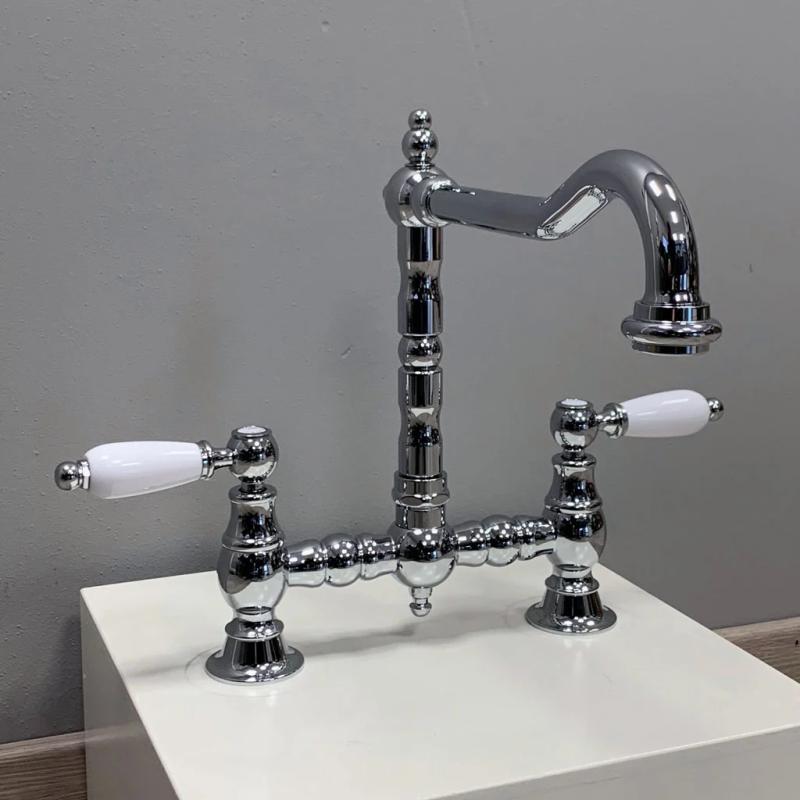 Torneira de Cozinha Nostálgica PB para Pia com Bico Angular e Alavancas Brancas PBN.CHR.H.WH