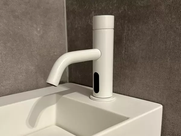 Waterevolution Flow torneira eletrônica para lavatório infravermelho em 230 volts branco fosco T110EEBR