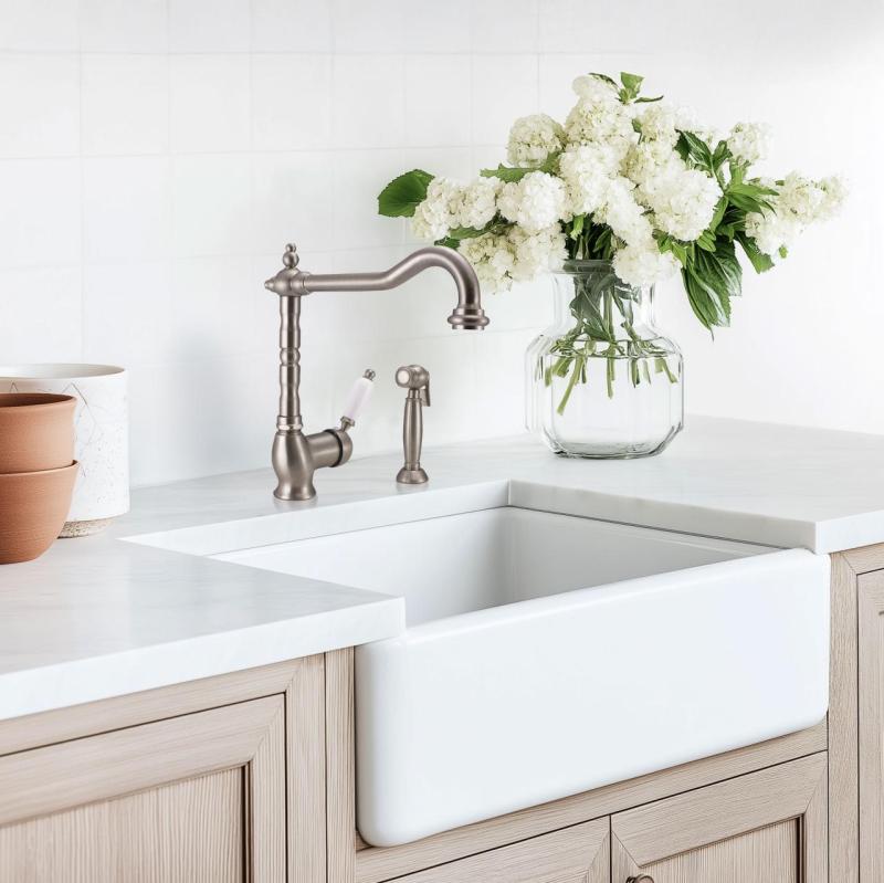 Torneira de cozinha nostálgica com ducha manual retrátil separada em aço inoxidável