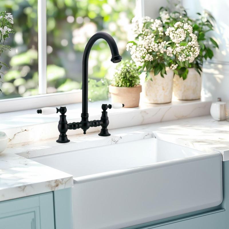 PB Torneira de Cozinha Nostálgica para Pia, preta fosca, bica redonda, com alavancas brancas PBN.ZW.R.WH