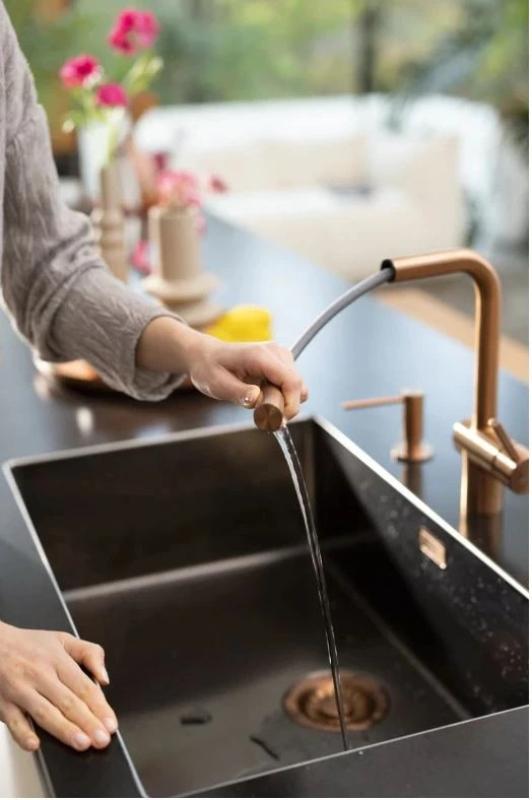 Franke torneira de cozinha de cobre Atlas Neo com bico extensível PVD copper 115.0628.208