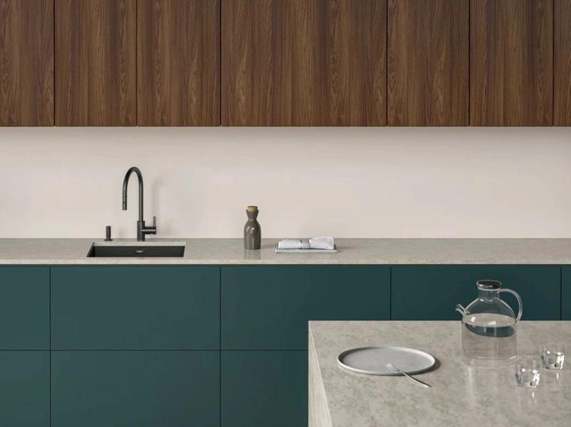 Torneira de Cozinha Franke Eos Neo com bica extensível e chuveiro retrátil preto escovado 115.0613.671