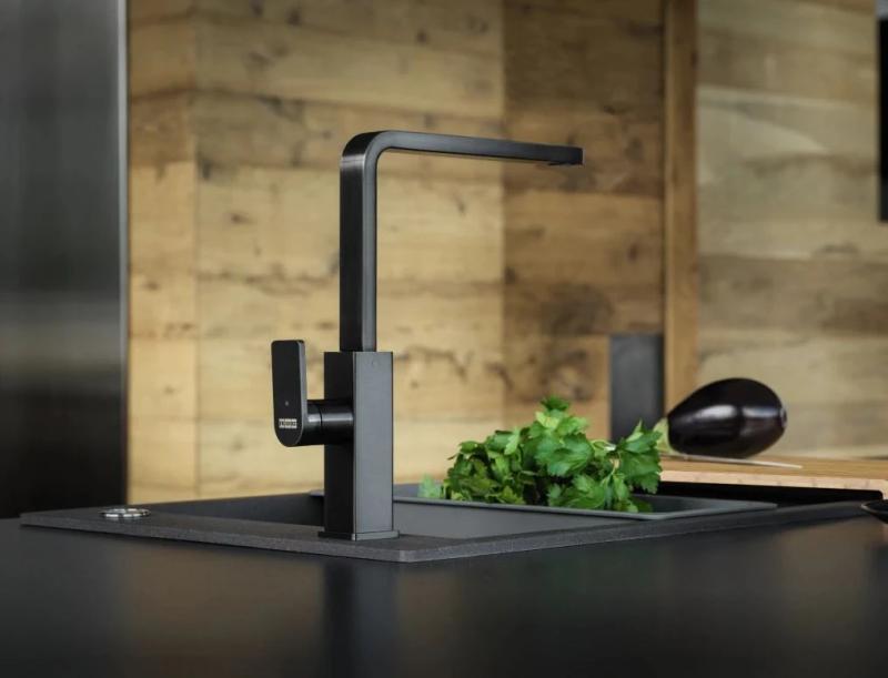 Franke torneira de cozinha preta escovada Mythos com bica giratória 115.0550.441