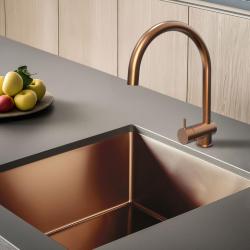 Waterevolution Flow torneira de cozinha PVD Cobre Escovado com bica extensível T155CPE