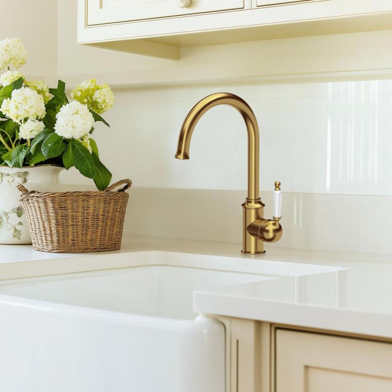 Quadri Worksop Clássica Nostálgica Torneira de Cozinha com Acabamento em Ouro PVD e Alça de Cerâmica 1208956102