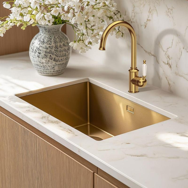 Quadri Worksop Clássica Nostálgica Torneira de Cozinha com Acabamento em Ouro PVD e Alça de Cerâmica 1208956102