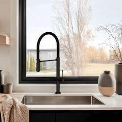 Misturador de cozinha Quadri Brighton preto fosco com bica flexível preta 1208956103