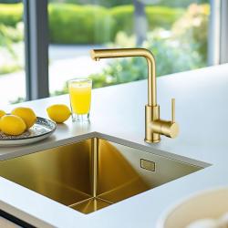 Ausmann Lavea torneira de cozinha dourada PVD gold com bica giratória 1208957133