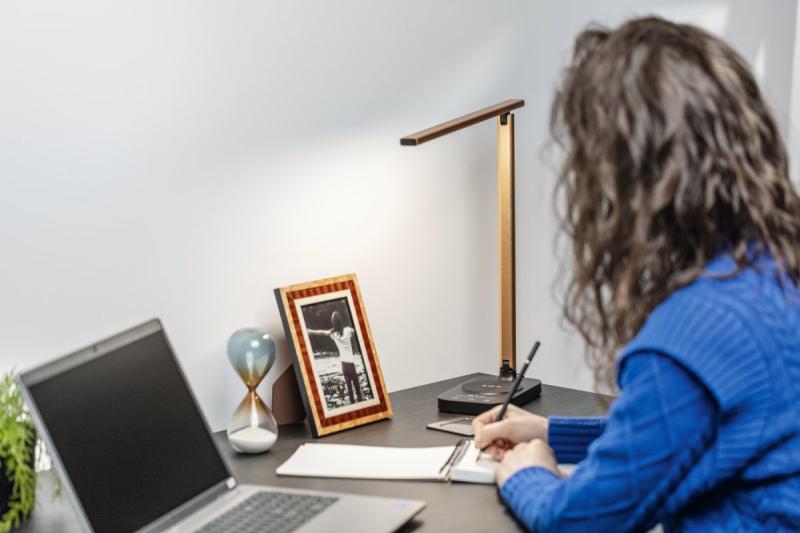 Bureau-lamp Decor Bressi 8W 450lm AC220-240V 3-CCT Carregamento Sem Fio USB PF>0,5 RA>80 Preto / Ouro 1208962479