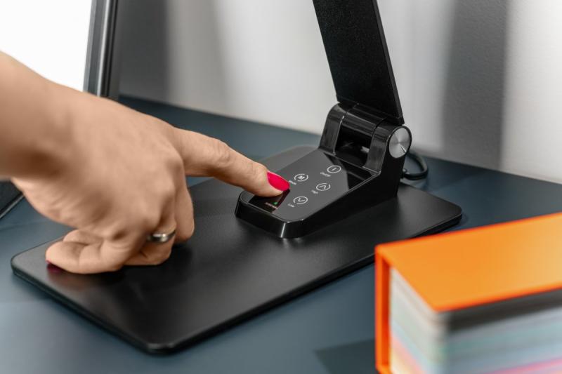 Lâmpada de Mesa Decorativa Loneos 12W 700lm AC220-240V 3-CCT Dimerizável em 5 Etapas RA>80 USB Preta 1208962502