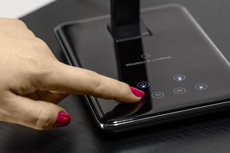 Lâmpada de Mesa Decorativa Tritton 6W 340lm AC220-240V 4-CCT Carregamento Sem Fio USB PF>0,5 RA>80 preto 1208962518