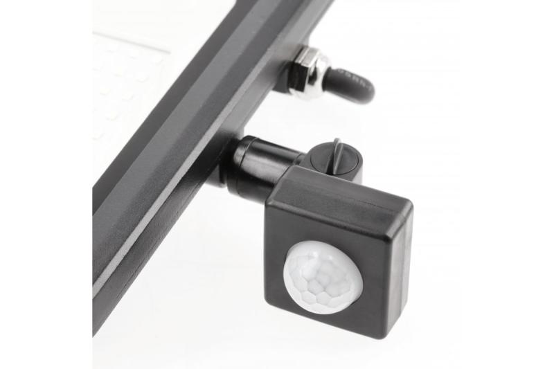 Holofote LED iNEXT com sensor de movimento 50W 4000lm, PF>0,9, RA>80, IP65, 120°, 6400K, corpo preto 1208962862