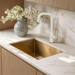 Misturador de Cozinha Quadri Stamford Branco com Acabamento em Ouro PVD com Bico Giratório Angular 1208967697