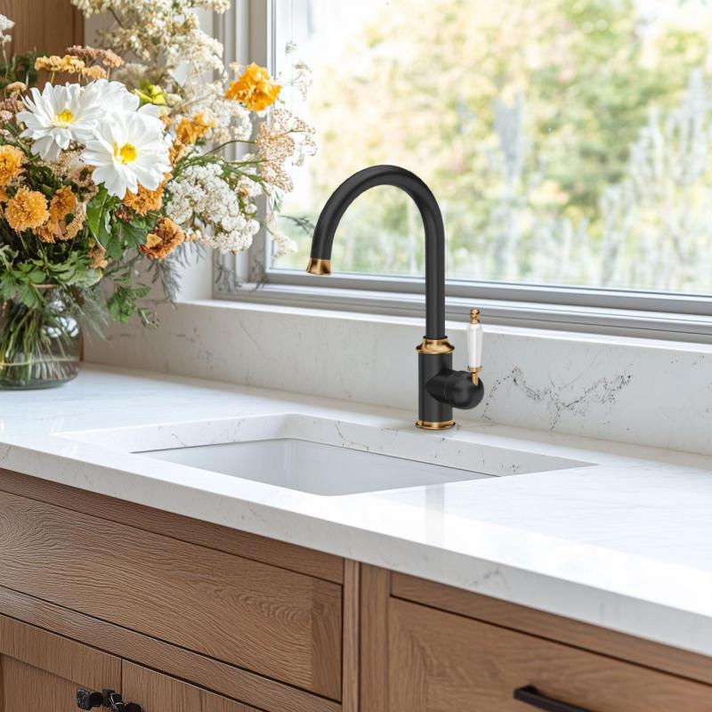 Quadri Workshop Clássica Nostálgica Torneira de Cozinha Preta com Acabamento Dourado PVD e Alça Cerâmica 1208967725