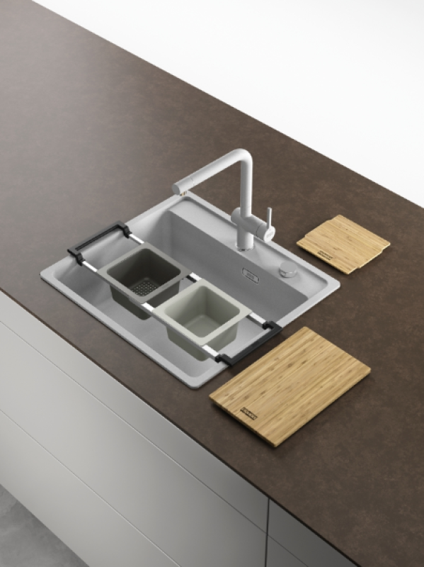 Franke Conjunto de Acessórios Universais All-In Set 2 - Tábua de Corte, Bandeja de Plástico, Recipiente de Plástico e Ponte Telescópica 112.0655.482