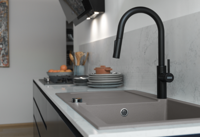 Franke Pescara J Monocomando Preto com Bica Extensível e Função Spray 115.0575.968