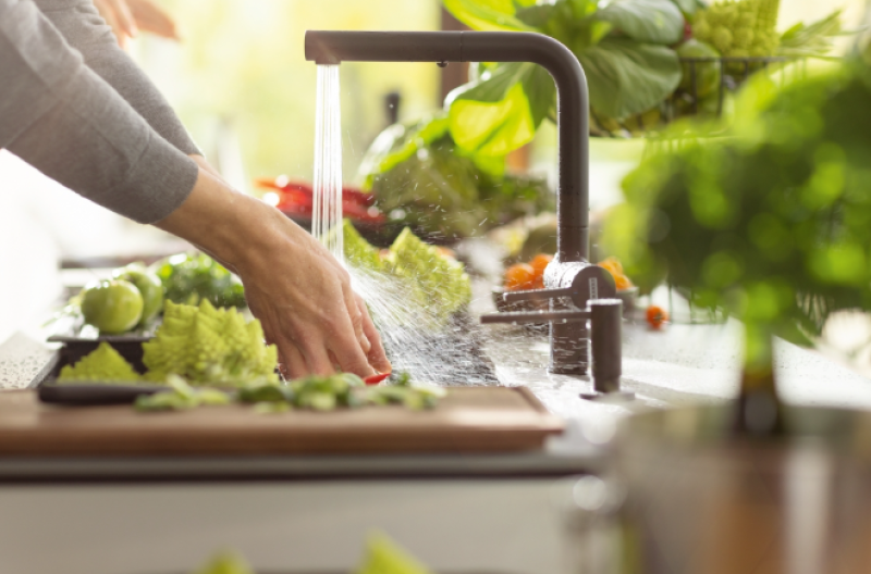 Franke Active Twist Monocomando Preto com Bica Retrátil e Controle Integrado de Drenagem 115.0669.769