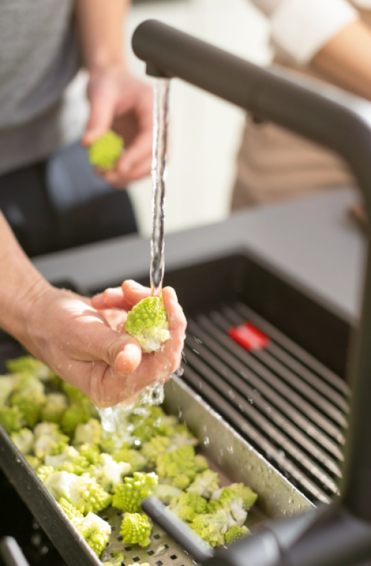 Franke Active Twist Monocomando Preto com Bica Retrátil e Controle Integrado de Drenagem 115.0669.769