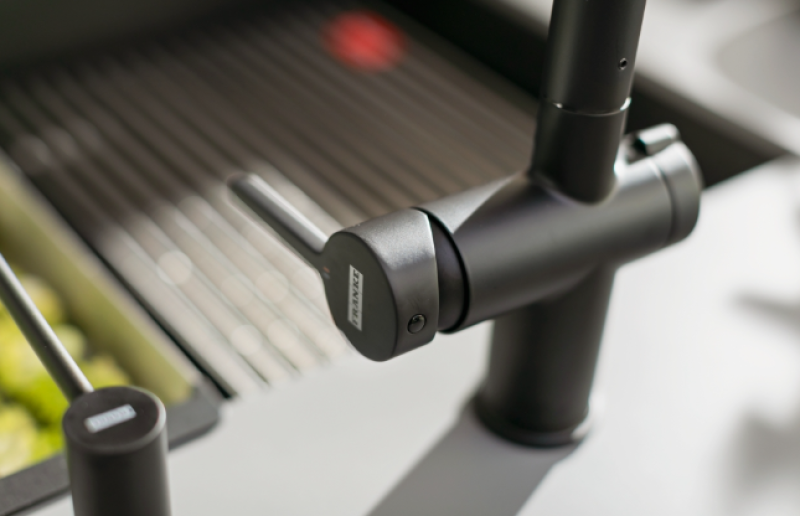 Franke Active Twist Monocomando Preto com Bica Retrátil e Controle Integrado de Drenagem 115.0669.769