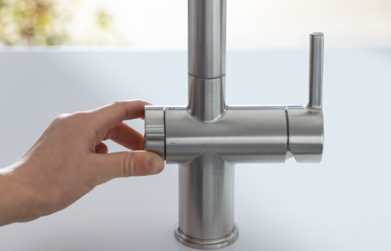 Franke Active Twist Misturador Monocomando Aparência de Aço Inoxidável com Bica Retrátil e Controle de Drenagem Integrado 115.0653.505