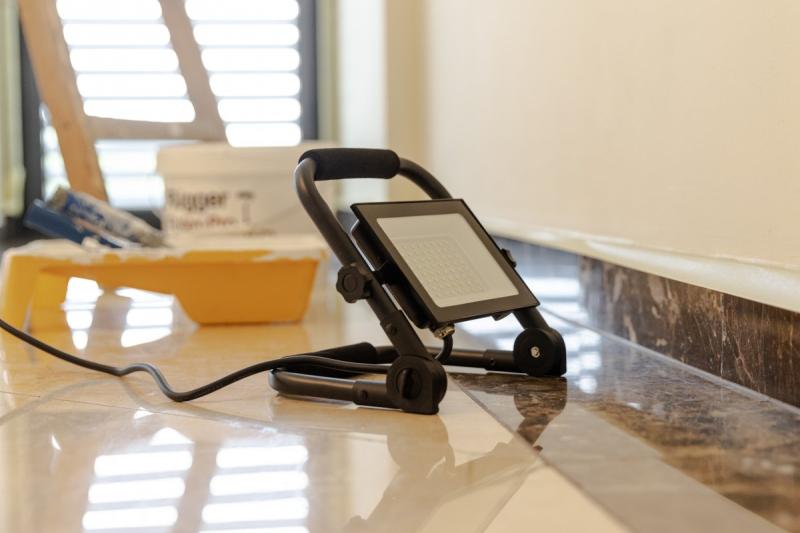 NELI Projetor Portátil, LED, 50W, 4500lm, 6400K, AC220-240V, IP65, cabo de 1,5m