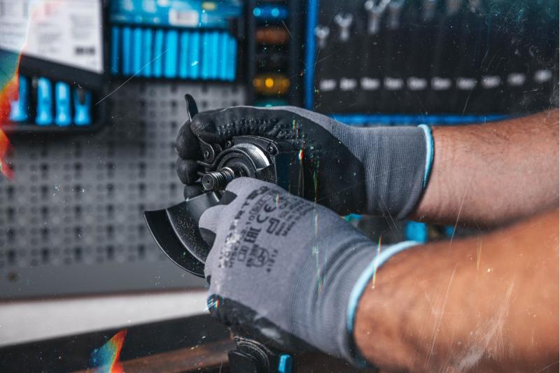 HÖGERT Esmerilhadeira angular sem fio com interruptor de alavanca, 125MM, 18V, conjunto com bateria, carregador, acessórios.