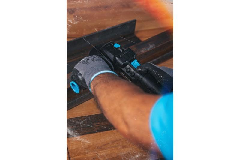 HÖGERT Esmerilhadeira angular sem fio com interruptor de alavanca, 125MM, 18V, conjunto com bateria, carregador, acessórios.