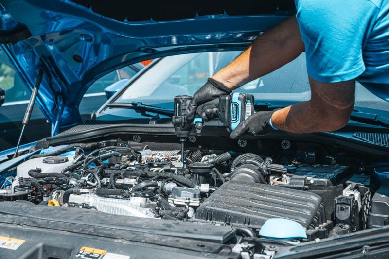 HÖGERT Ferro de engomar a bateria sem escovas 18V, conjunto com bateria, carregador e acessórios