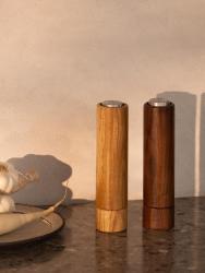 Woodsea Upside Down Walnut - Moinho de sal de madeira de noz Ø5.4x22.5 cm 1208971593