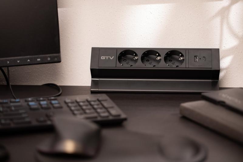 Tomada para móveis BASCO, 3xSHUKO, USB A+C, cabo 1,5 m, preto