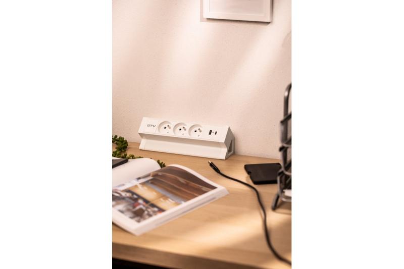 Tomada de móveis Basco, 3 x tomadas com aterramento, USB A+C, cabo de 1,5m, branco com montagem
