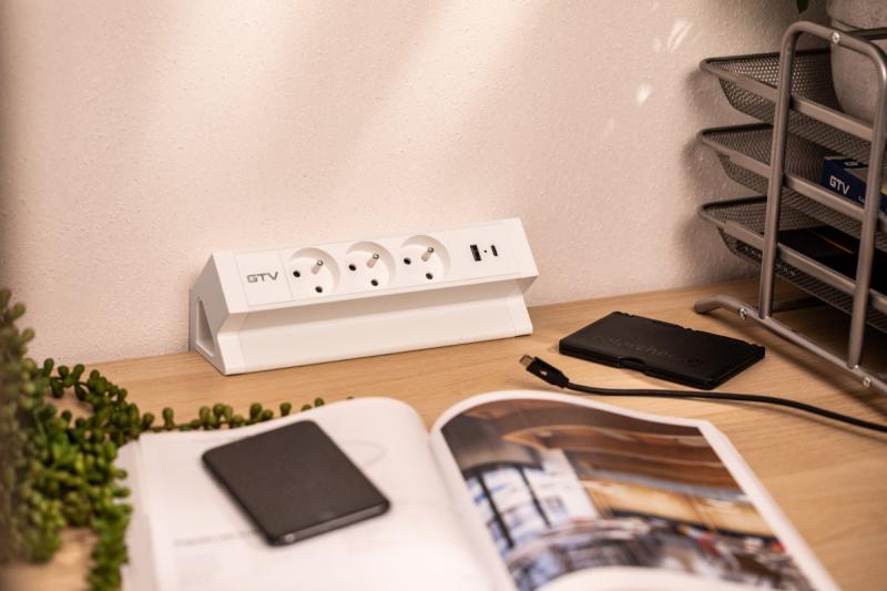 Tomada de móveis Basco, 3 x tomadas com aterramento, USB A+C, cabo de 1,5m, branco com montagem