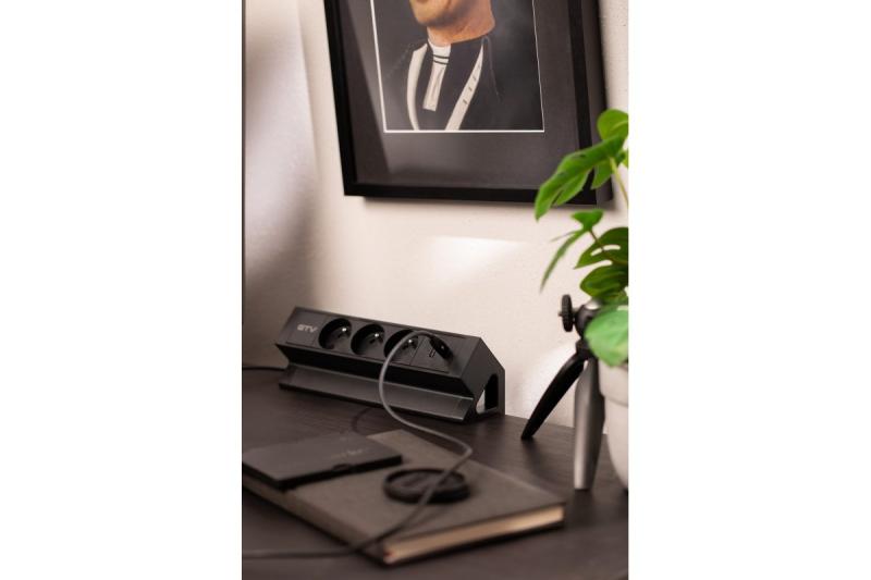 Tomada de móveis Basco, 3 x tomadas com aterramento, USB A+C, cabo de 1,5m, preto com montagem