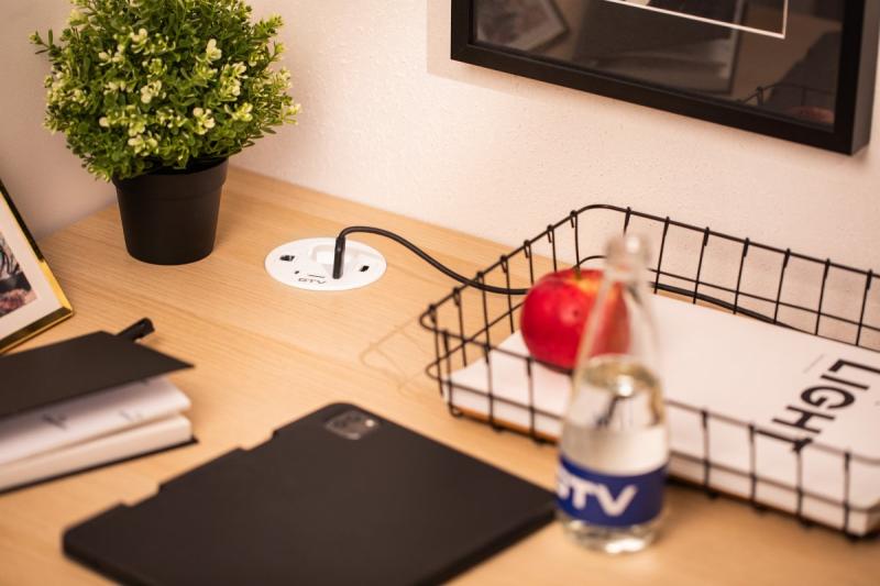 Tomada de Móveis RONDO, 1xSCHUKO, 1xUSB-A, 2xUSB-C, HDMI, cabo RJ45 1,5 m, branco