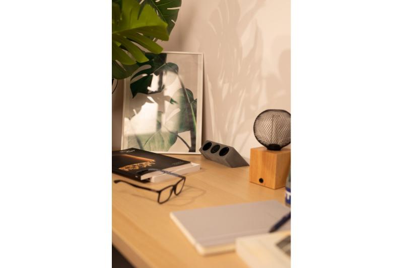 Tomada para móveis SOFITO, 2xSHUKO, USB A+C, cabo 1,5 m, cinza flock.