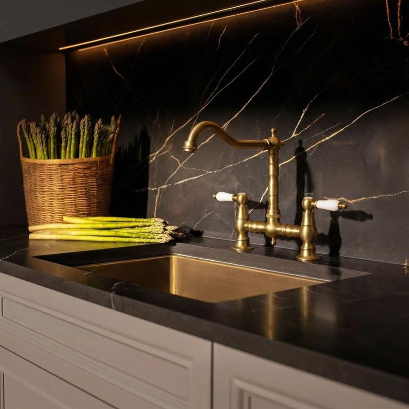 Aquanello Heritage Manor Torneira de cozinha clássica com design nostálgico em bronze e manípulo branco BN-0010-HM