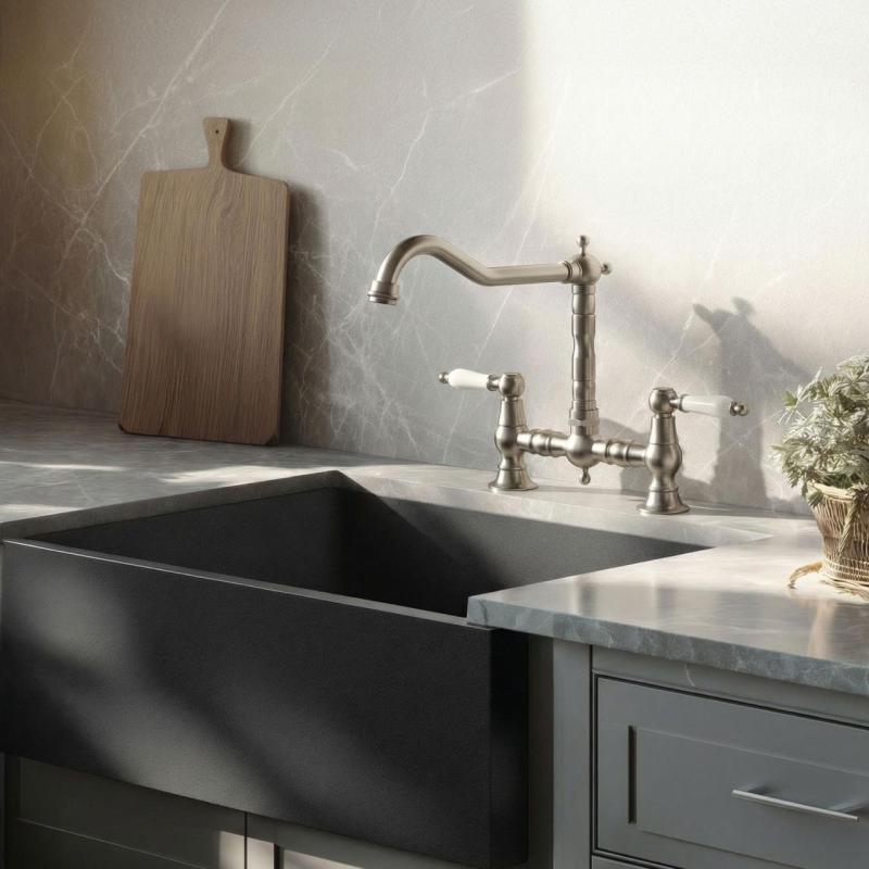 Aquanello Heritage Manor Torneira de cozinha clássica nostálgica com ponte cromada e alavanca branca CR-0010-HM