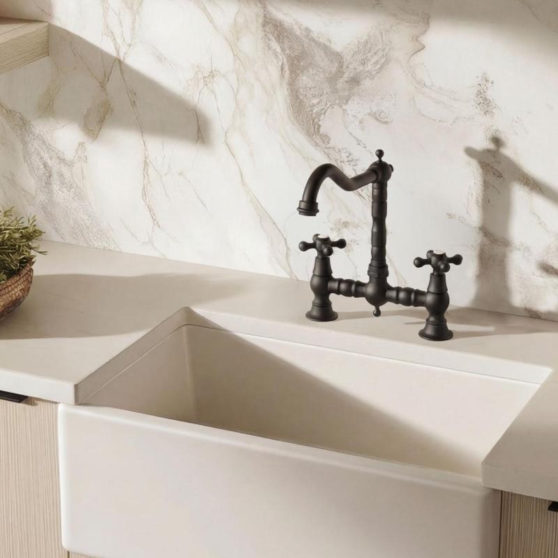 Aquanello Heritage Ascot Torneira de cozinha clássica com design nostálgico em forma de ponte, preta com manípulos em cruz BL-4001-HA
