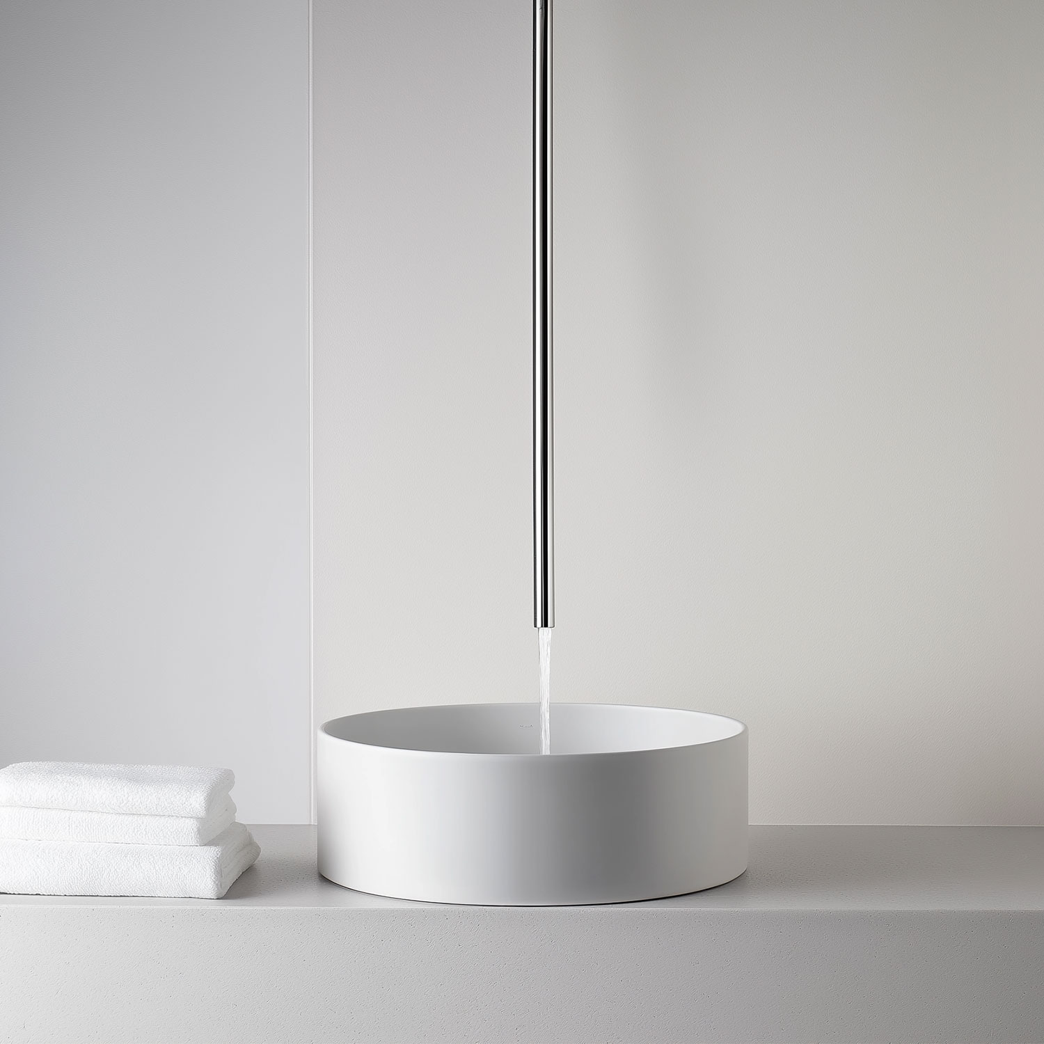 Torneiras Montadas no Teto: Um Sonho de Design ou um Pesadelo Prático?